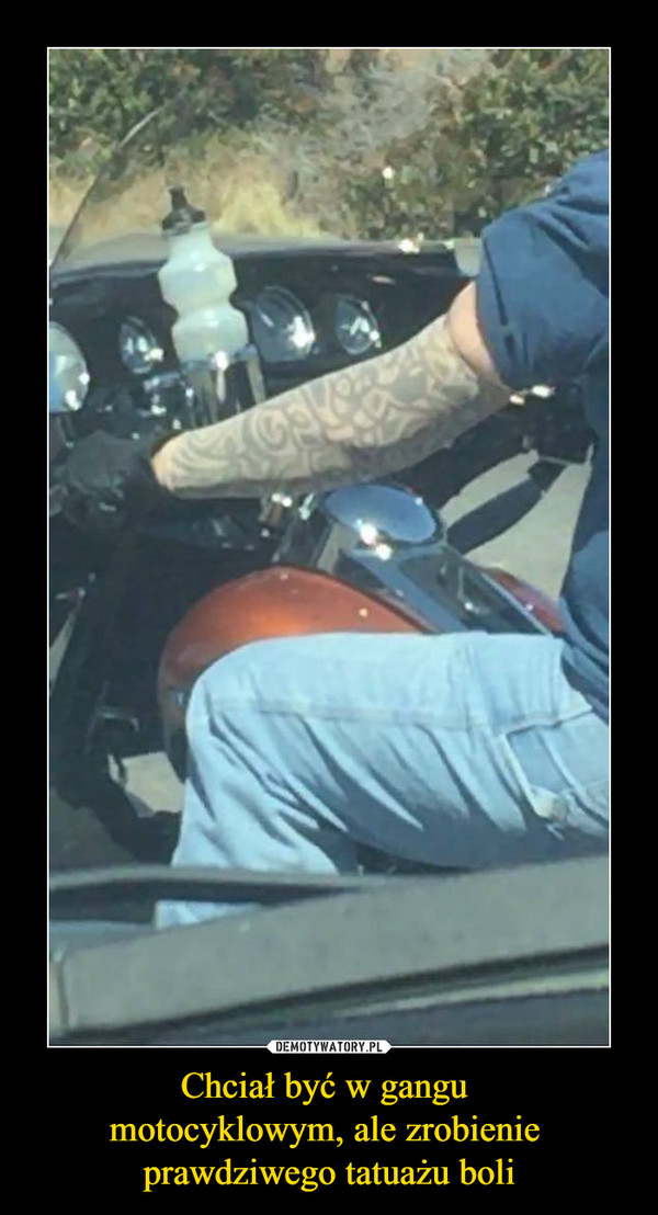 Chciał być w gangu motocyklowym, ale zrobienie prawdziwego tatuażu boli –  