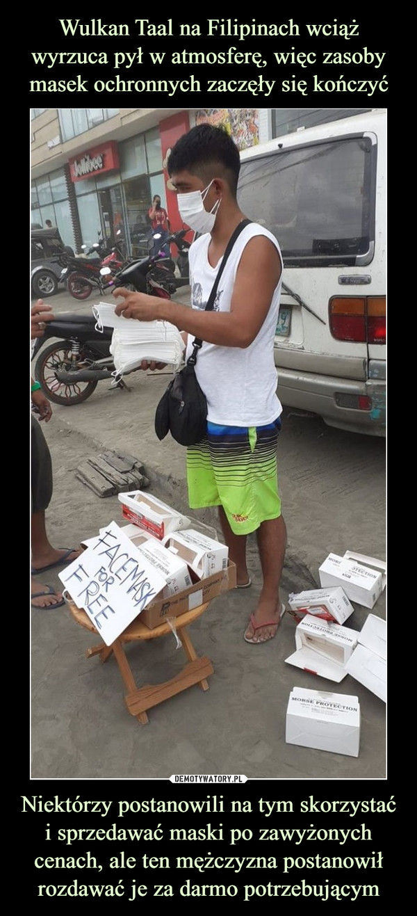 Wulkan Taal na Filipinach wciąż wyrzuca pył w atmosferę, więc zasoby masek ochronnych zaczęły się kończyć Niektórzy postanowili na tym skorzystać i sprzedawać maski po zawyżonych cenach, ale ten mężczyzna postanowił rozdawać je za darmo potrzebującym